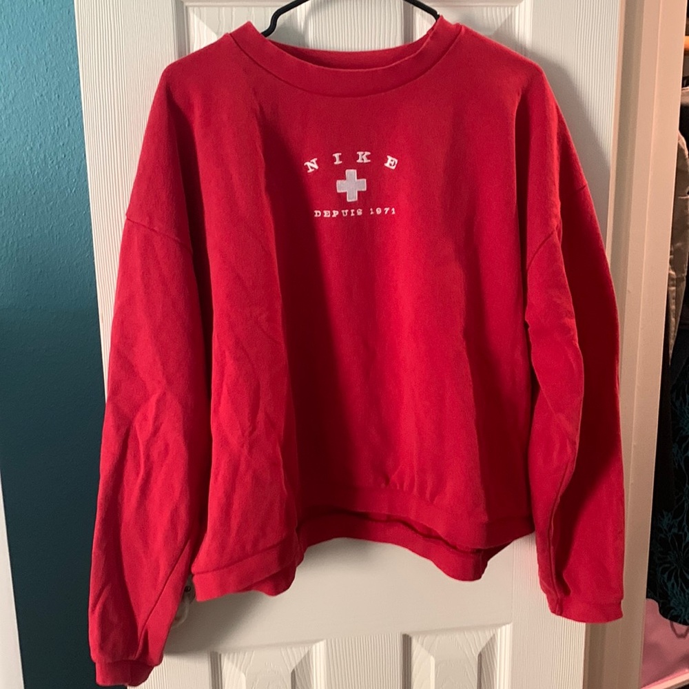 red nike vintage sweater